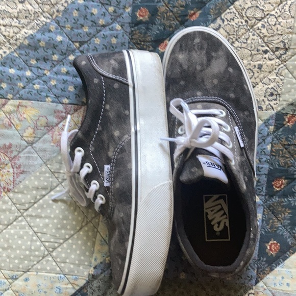 Vans lace up sneakers. 7.5 - Picture 2 of 6